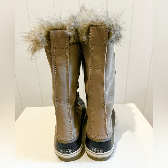 Sorel NWT Joan of Arctic Suede lace up  Fur trimmed boots size 9.5 taupe - Picture 2 of 10
